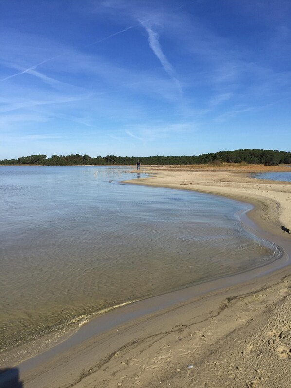 Plage à proximité, chaises longues