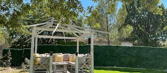 Large Provencal villa ideal for family vacations, swimming pool, trampoline, petanque.