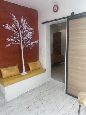 2 bedrooms, iron/ironing board, WiFi