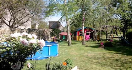GUEST ROOMS IN BEAUTIFUL RESTORED HOUSE with 3 BEDROOMS - 5 beds - 12 pers
