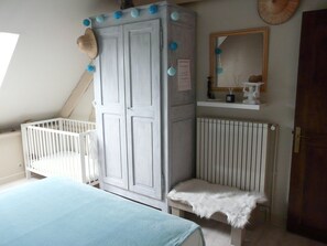 3 bedrooms, WiFi, bed sheets - GUEST ROOMS IN BEAUTIFUL RESTORED HOUSE with 3 BEDROOMS - 5 beds - 12 pers (Onzain)