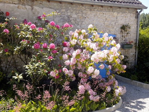 GUEST ROOMS IN BEAUTIFUL RESTORED HOUSE with 3 BEDROOMS - 5 beds - 12 pers