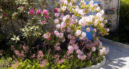 GUEST ROOMS IN BEAUTIFUL RESTORED HOUSE with 3 BEDROOMS - 5 beds - 12 pers