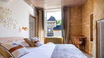 4 slaapkamers, een strijkplank/strijkijzer, reisbedje, gratis wifi