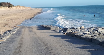 BELLE MAISON 4* SPACIEUSE & LUMINEUSE AVEC UN JARDIN ARBORE A 300 M DE LA MER