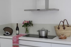 Fridge, microwave, oven, dishwasher - La Suite Si Calme (Nancy)