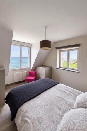 5 عدّة غرف نوم ومكواة/لوح كي وخدمة الإنترنت وملاءات أسرّة