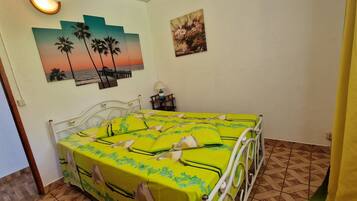 2 bedrooms, desk, iron/ironing board, free WiFi