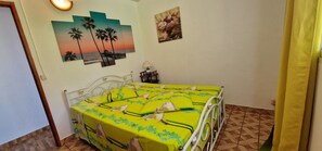 2 bedrooms, desk, iron/ironing board, free WiFi