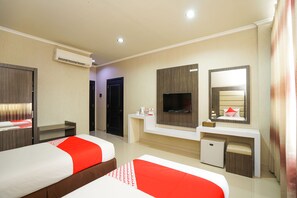 Kamar Twin Deluks, Bebas Asap Rokok | Meja kerja, Wi-Fi gratis, dan seprai linen