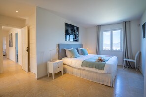 4 slaapkamers, een strijkplank/strijkijzer, gratis wifi, beddengoed