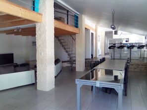 Dining - high capacity house can accommodate up to 18 people. (Les Mathes)