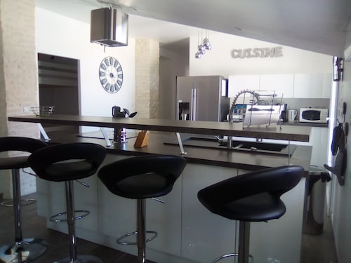 maison grande capacité pouvant accueillir jusqu'a 18 personnes.