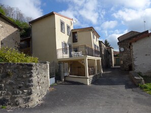 Exterior - Rural cottage in Auvergne (Tourzel-Ronzières)