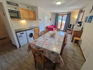 Interior - Lovely 4-room apartment for 8, balcony, 100m from slopes, Valfréjus (Valfréjus)