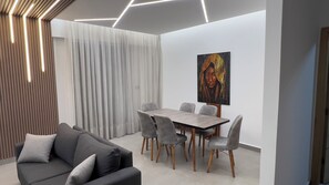 Interior - In the city, accessible and calm (Bayrut)