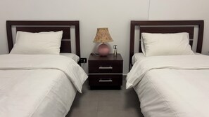 3 habitaciones, tabla de planchar con plancha, wifi y ropa de cama 