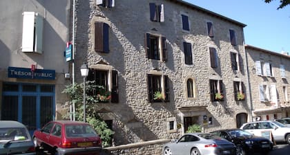 Grand studio au sein d'un charmant petit village au bord du Tarn