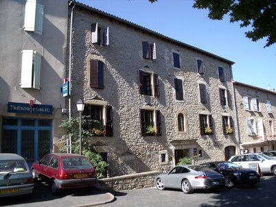 Large studio in a charming small village on the banks of the Tarn
