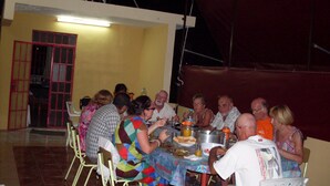 A group of people dining at an outdoor table with chairs and a tablecloth. - Your bed and breakfast, Tamarind, 5 minutes from the beach and the center (Flic en Flac)