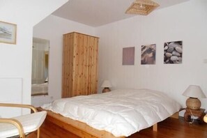 4 bedrooms, iron/ironing board, WiFi, bed sheets - Fisherman house fully restored to 1. 200 m from the beach of Mousterlin (Fouesnant)
