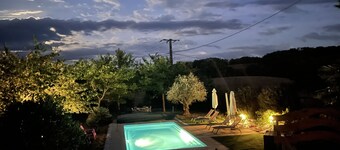 Detached house renovated with taste in a shaded park surrounded by vineyards