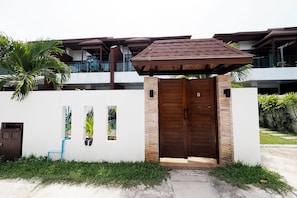 Exterior - AP West by Lofty (Kamala)