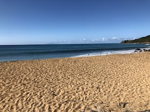Plage à proximité, chaises longues