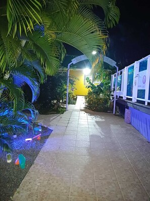 Property grounds - SEASIDE COTTAGE-LOC. FROM 090426 to 140526- LOC MAT.  BEACH (Deshaies)