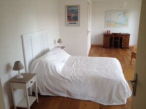 4 chambres, fer et planche à repasser, Wi-Fi, draps fournis