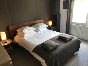 2 dormitorios, tabla de planchar con plancha, wifi gratis y ropa de cama