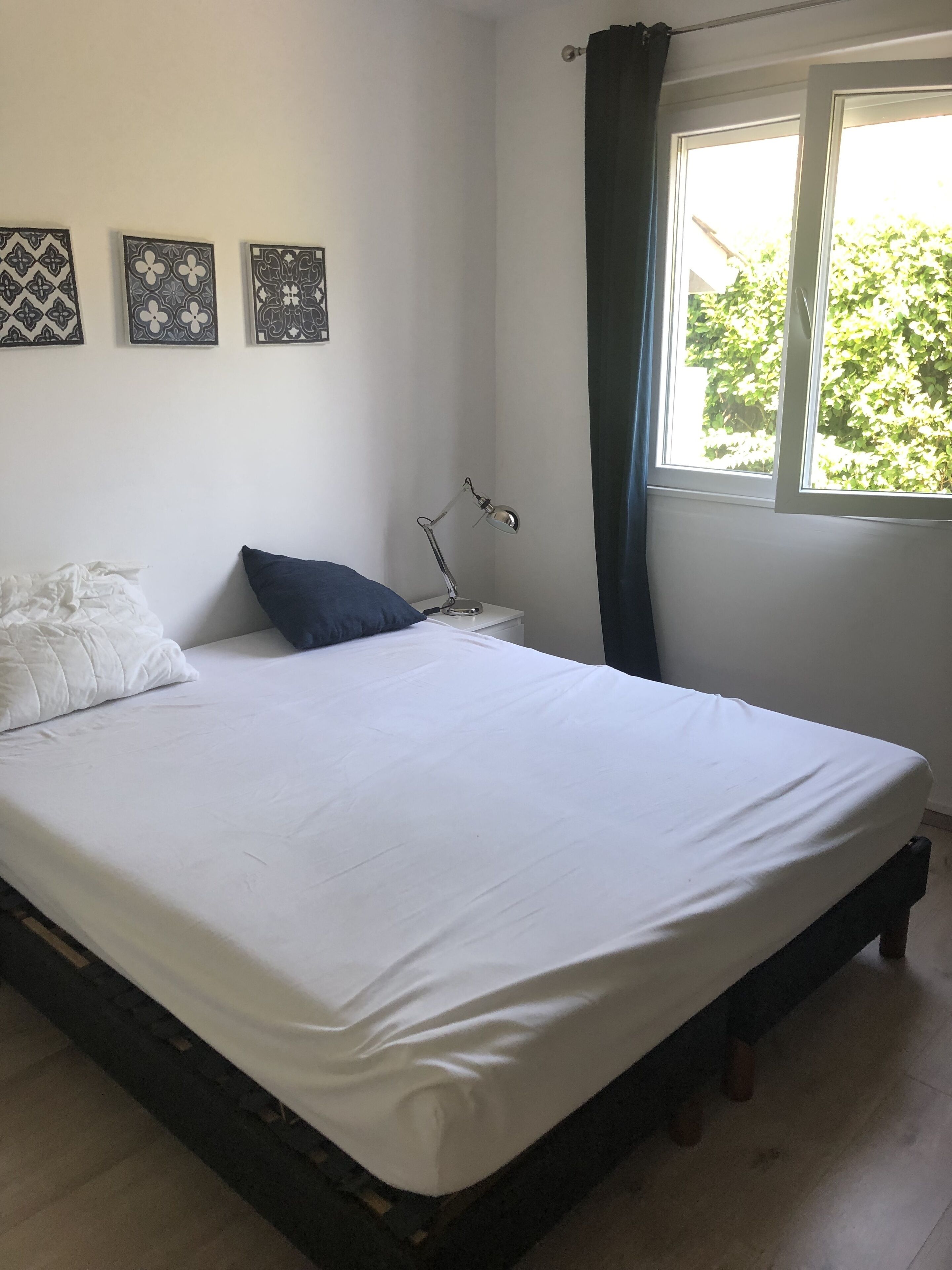 5 slaapkamers, een bureau, een strijkplank/strijkijzer, gratis wifi