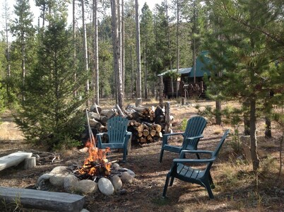 On the River!  Newly remodeled 3 bedroom Log Cabin Located Near Stanley Idaho
