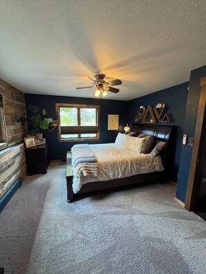 3 Schlafzimmer, Schreibtisch, Bügeleisen/Bügelbrett, WLAN