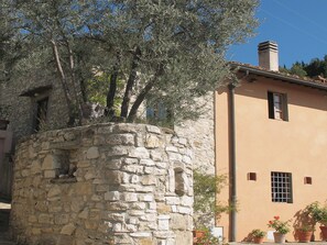 Exterior - Perched on a hill overlooking Florence. Absolute peace and quiet.  (Bagno a Ripoli)