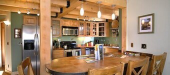 Karla`s Cottage - Fenced in Yard/Dog Friendly & Tw
