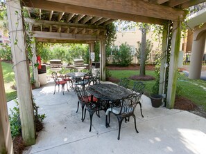 Outdoor dining - GRAND POINTE 211....LOVELY CONDO, BEST VIEW, CLOSE TO AMENITIES  (Orange Beach)