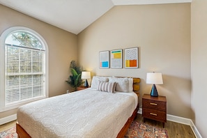 1 dormitorio, tabla de planchar con plancha, wifi y ropa de cama