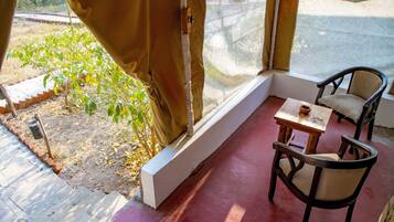 Habitación Deluxe doble, 1 cama de matrimonio grande, fumadores | Balcón