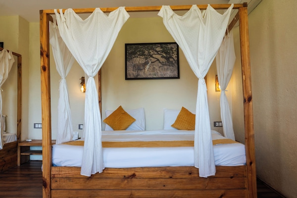 Family Suite, Multiple Beds, Smoking, River View | Bed sheets