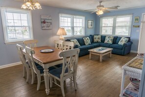 Smart-TV, DVD-Player, Bücher, Videothek