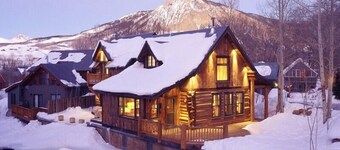 Luxury Cabin kanssa Hot Tub aivan Coal Creek! Lyhyt kävelymatka Shuttlelle! 