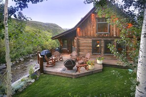 Terrace/patio - Coal Creek Cabin / CB's Coolest Log Cabin Featured in Log Home Living! Hot tub! (Crested Butte)