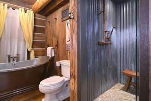 Bañera, secador de pelo y champú