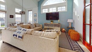 Fernseher, Kamin, DVD-Player