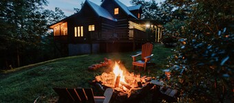 VALKYRIE Secluded Romantic River Cabin River and Mountain Views Log/Stone Cabin