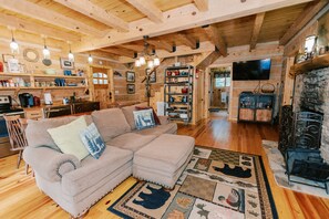 Smart TV, fireplace, DVD player, books