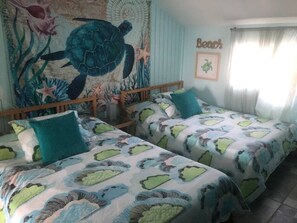 4 bedrooms, iron/ironing board, free WiFi, bed sheets - Entire 4 bedroom Loft, Best Value ~ 5 beds, 3 bathroom! Explore Long Island, BS (Long Island)