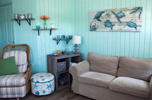 Entire 4 bedroom Loft, Best Value ~ 5 beds, 3 bathroom! Explore Long Island, BS