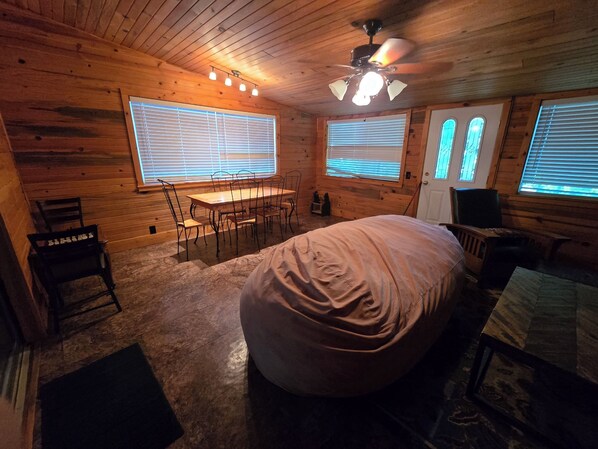 5 Schlafzimmer, Reisekinderbett, kostenloses WLAN, Bettwäsche